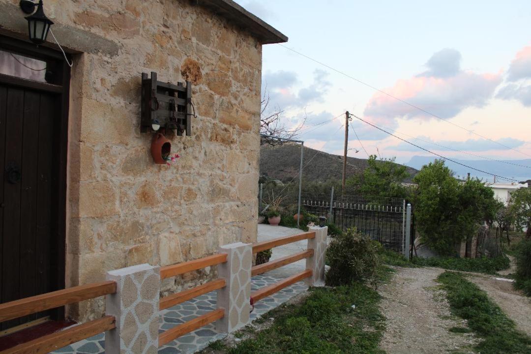 Traditional House Maria Azoyirás Extérieur photo