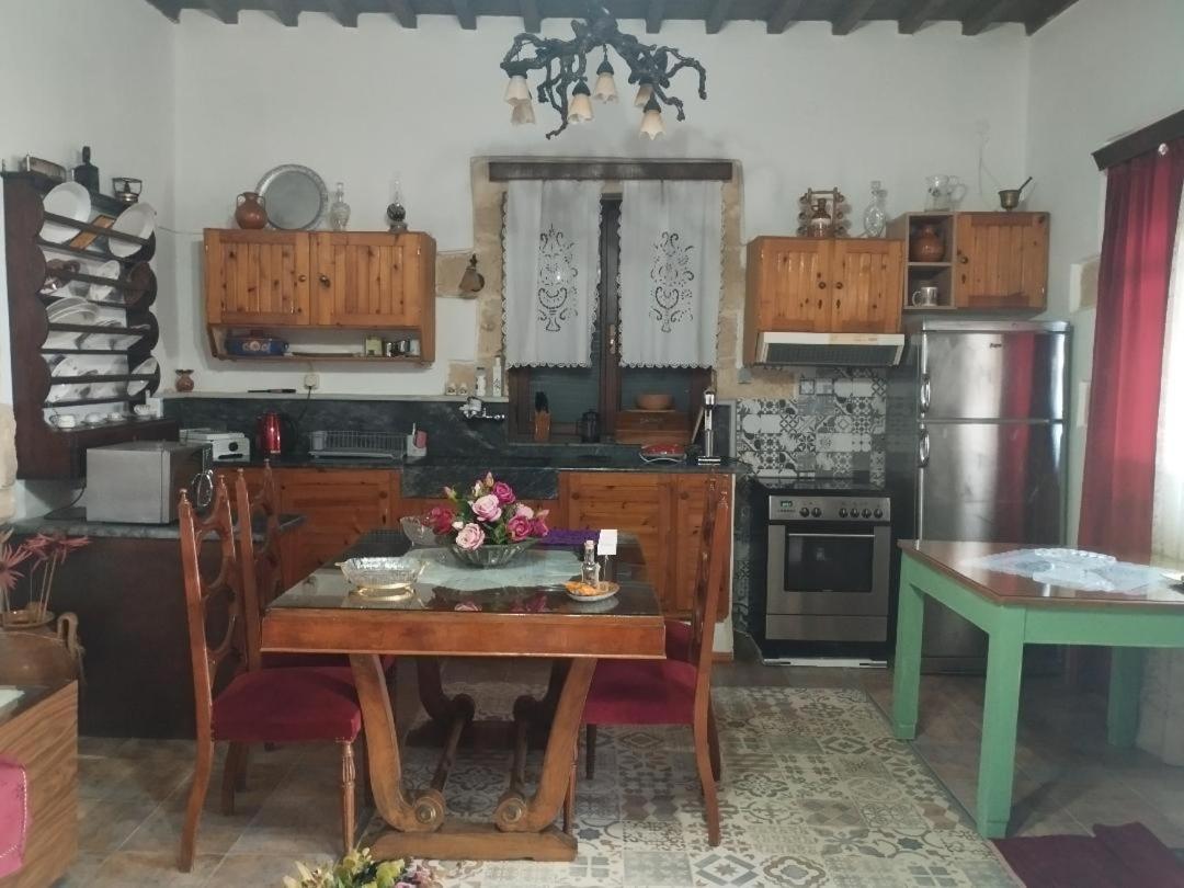 Traditional House Maria Azoyirás Extérieur photo